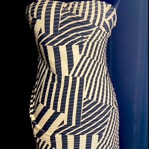 NWOT➖B & W Dimensional Tube Dress